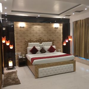 Hotel Signature Grand